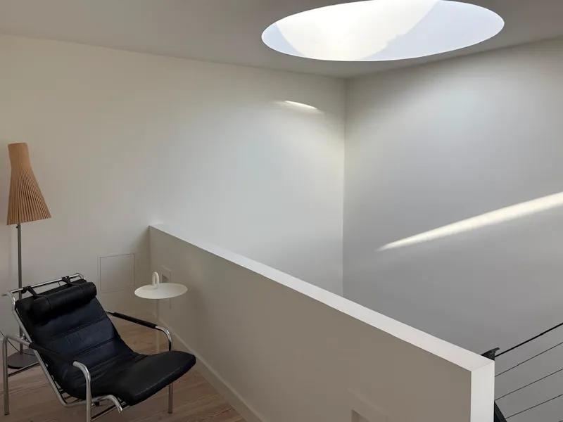 Landing at Modern East Bridgford House, K523 (photo 14)