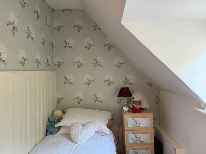 Bedroom at Vaccant Chislehurst Cottage, C966 (photo 44)