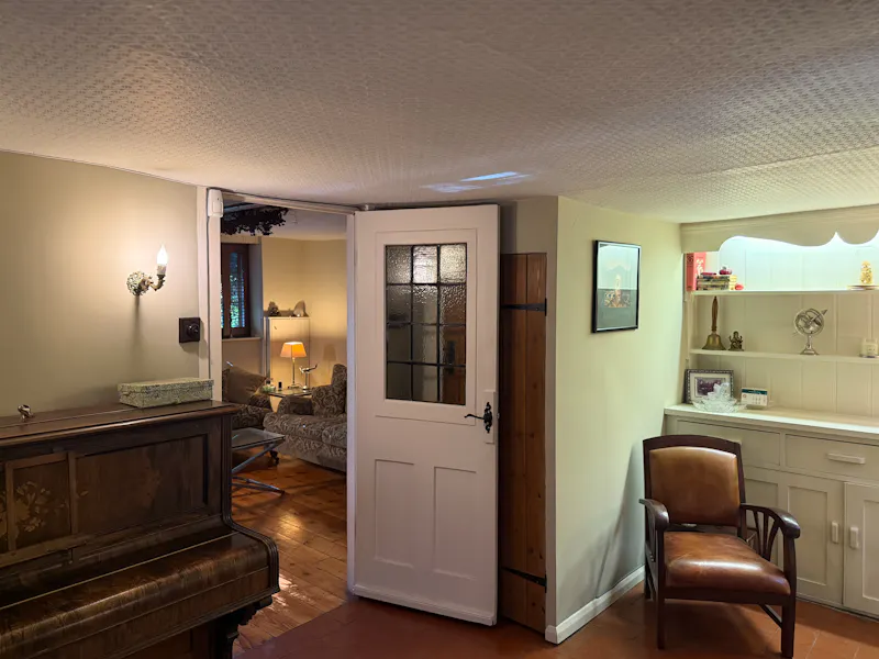 Piano at Vaccant Chislehurst Cottage, C966 (photo 18)