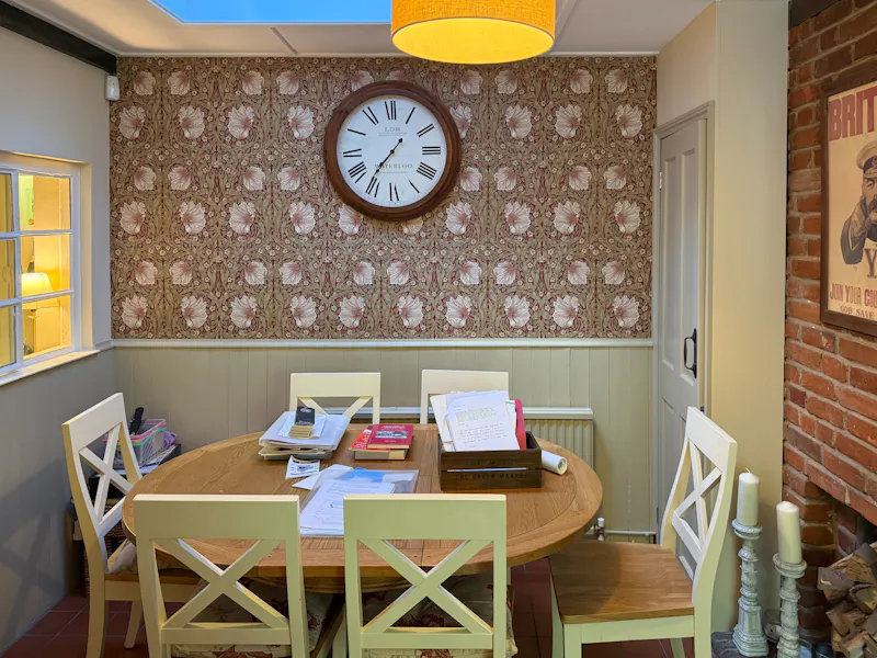 Dining room at Vaccant Chislehurst Cottage, C966 (photo 9)