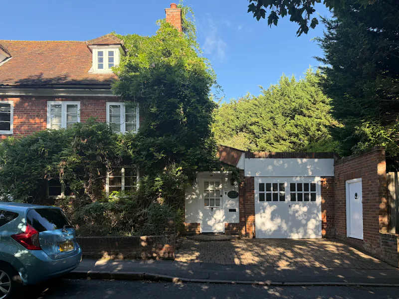 Garage at Vaccant Chislehurst Cottage, C966 (photo 57)