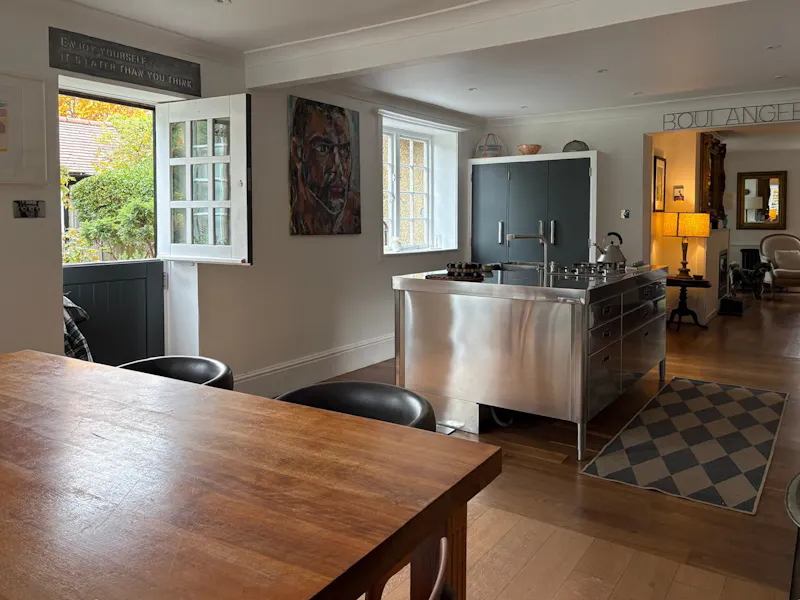 Walton-on-Thames Family Home, D2910 (photo 4)