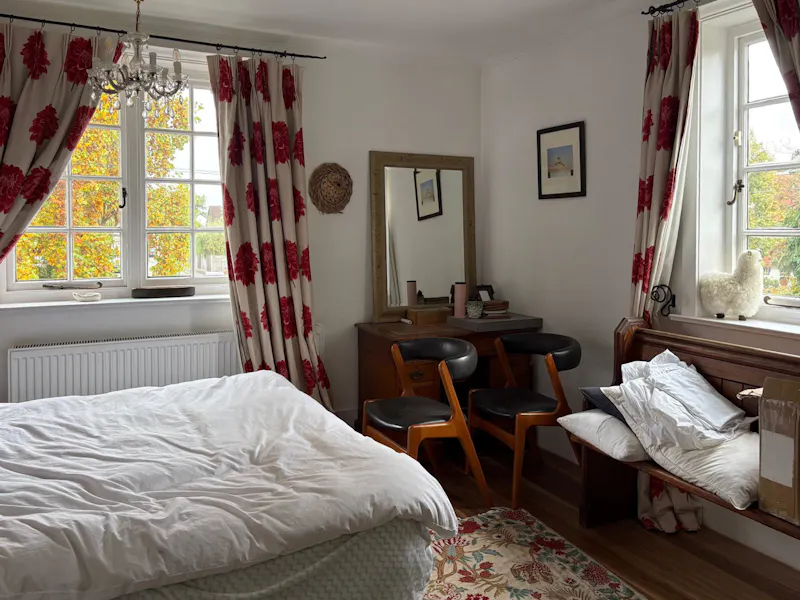 Bedroom at Walton-on-Thames Family Home, D2910 (photo 23)