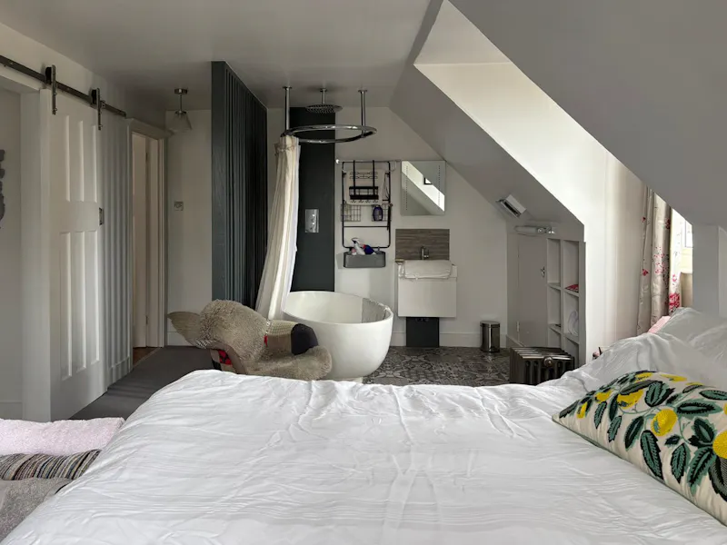 Bedroom at Walton-on-Thames Family Home, D2910 (photo 16)