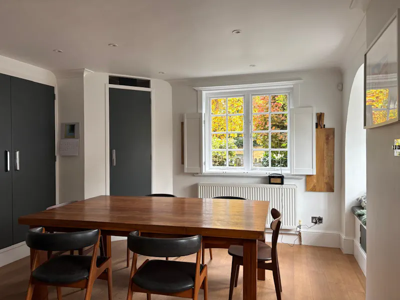 Dining room at Walton-on-Thames Family Home, D2910 (photo 6)