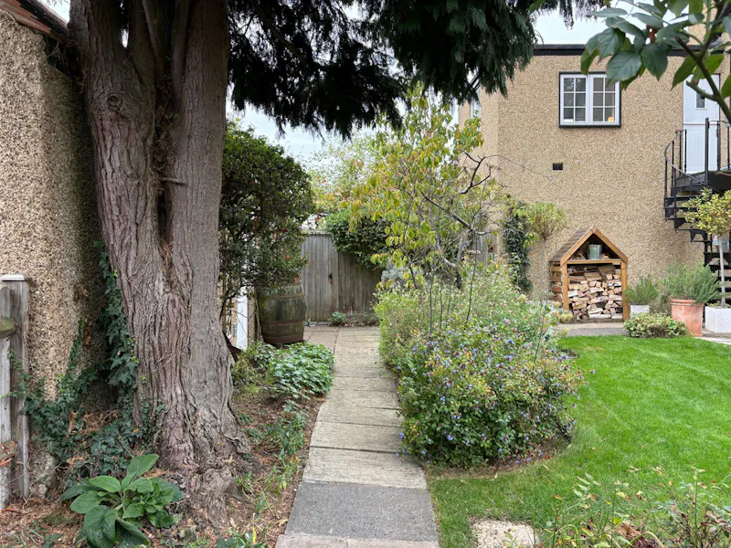 Walton-on-Thames Family Home, D2910 (photo 35)