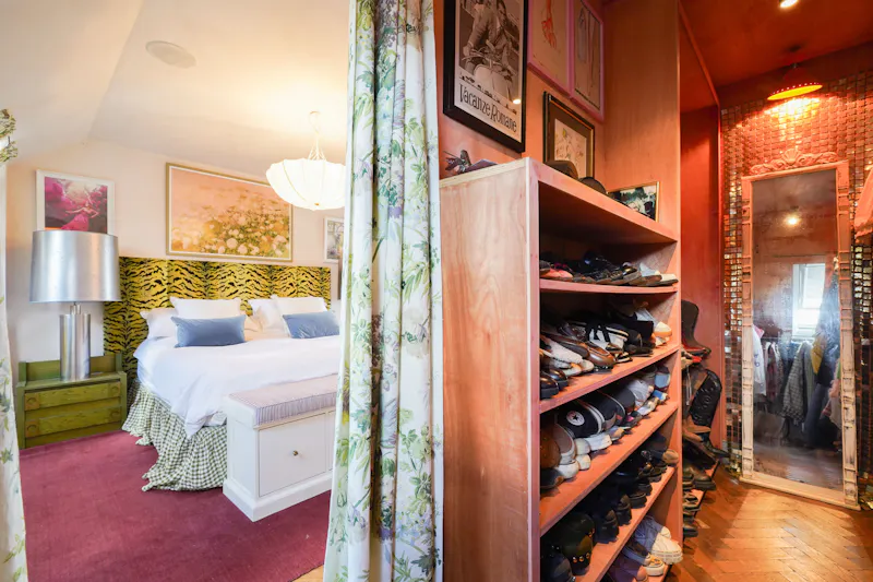 Dressing room at Bespoke Designed Harlesden Home, E559 (photo 18)