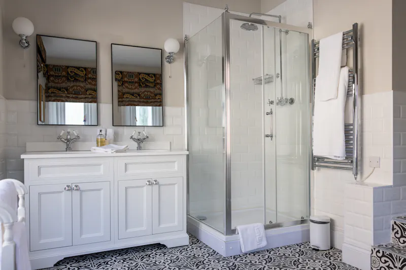 Shower at St Briavels Country House, M375 (photo 49)