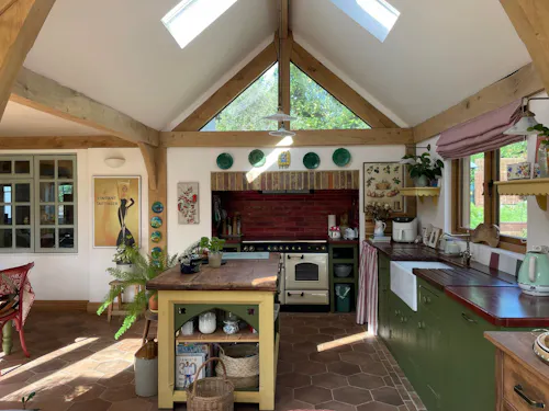 Stunning Surrey Hills Cottage, C759