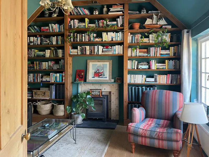 Library at Stunning Surrey Hills Cottage, C759 (photo 11)