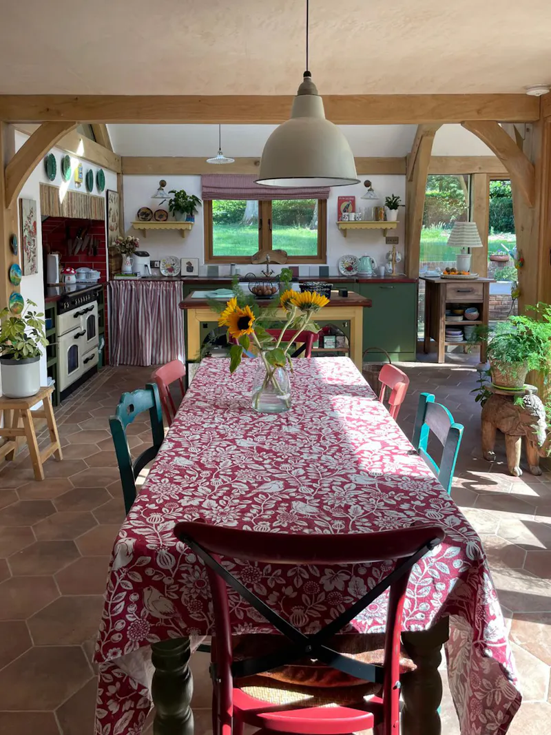 Stunning Surrey Hills Cottage, C759 (photo 6)