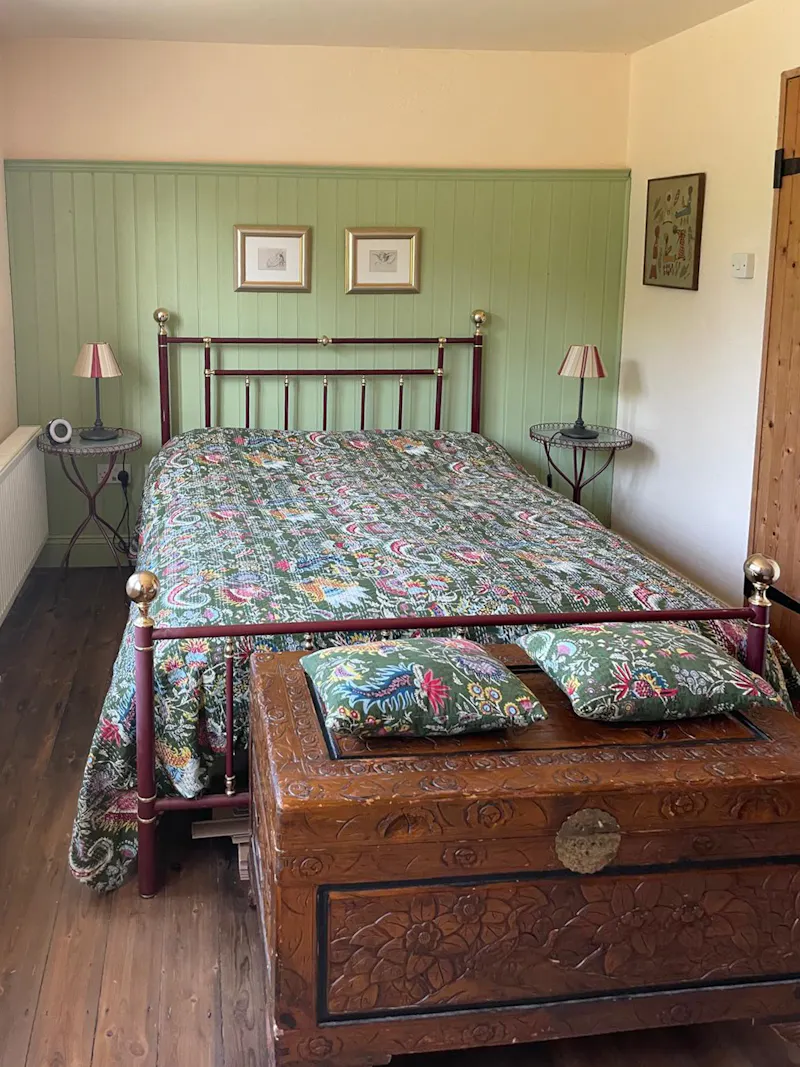 Bedroom at Stunning Surrey Hills Cottage, C759 (photo 14)