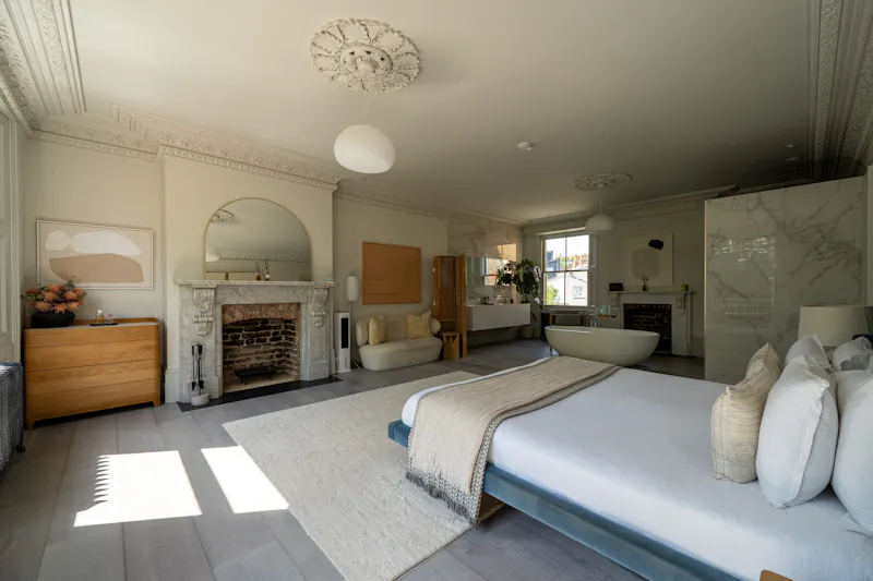 Bedroom at Refined Finsbury Park Home, B2168 (photo 20)
