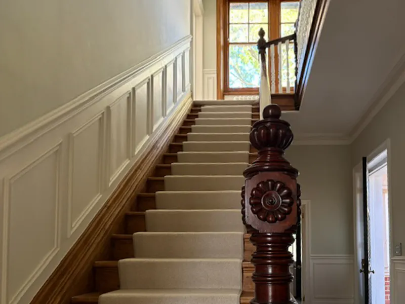Staircase at Grand Hampton Court House, E531 (photo 9)