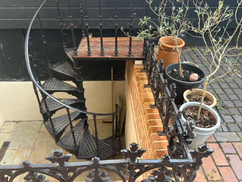 Staircase at Grand Hampton Court House, E531 (photo 28)