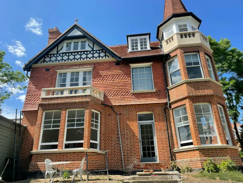 Front Exterior at Grand Hampton Court House, E531 (photo 1)