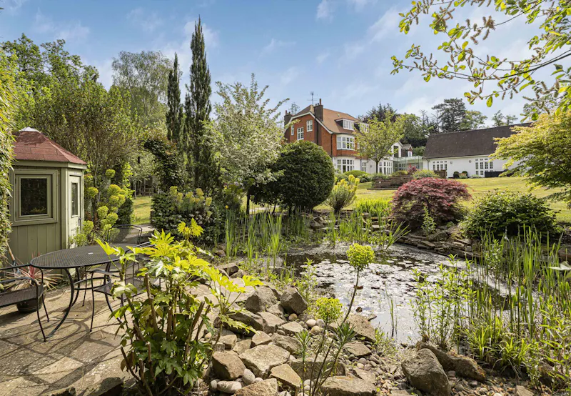 Pond at Large Edwardian Totteridge Home, E560 (photo 33)
