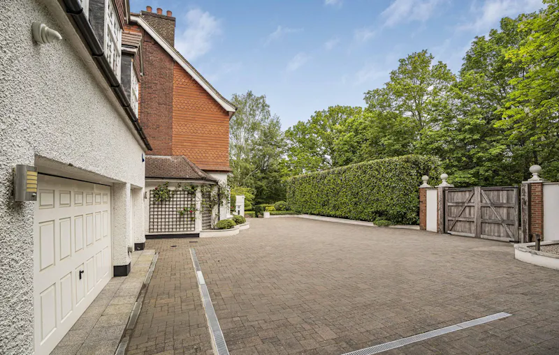 Large Edwardian Totteridge Home, E560 (photo 38)