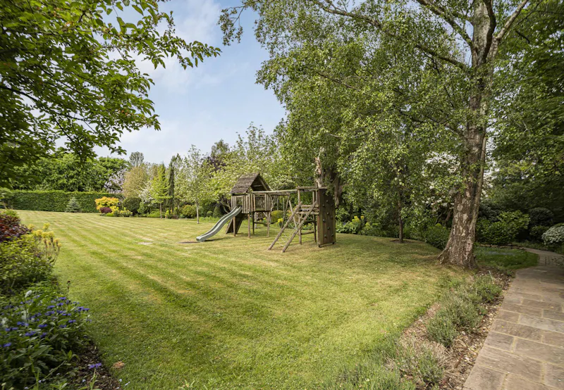 Large Edwardian Totteridge Home, E560 (photo 34)