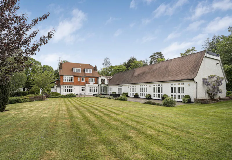 Garden at Large Edwardian Totteridge Home, E560 (photo 31)