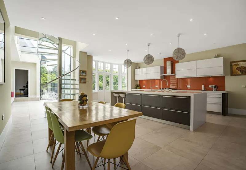 Kitchen at Large Edwardian Totteridge Home, E560 (photo 6)