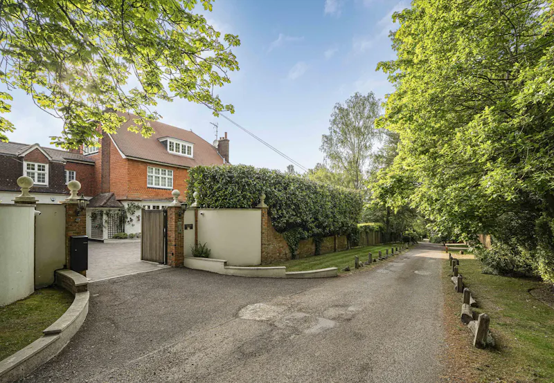 Gate at Large Edwardian Totteridge Home, E560 (photo 39)
