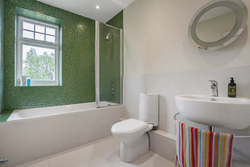 Bath at Large Edwardian Totteridge Home, E560 (photo 27)