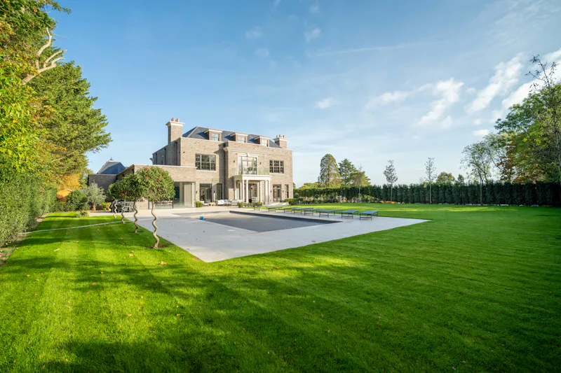Swimming pool - outdoor at Contemporary Radlett House, D2909 (photo 69)