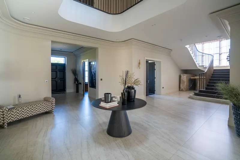 Staircase at Contemporary Radlett House, D2909 (photo 29)