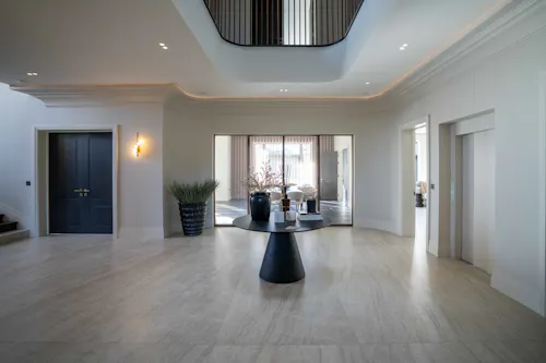 Contemporary Radlett House, D2909