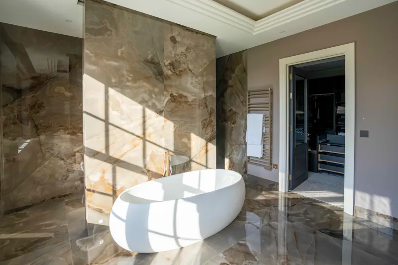 Bath at Contemporary Radlett House, D2909 (photo 39)