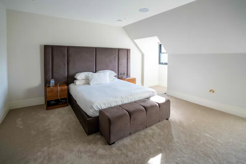 Bedroom at Contemporary Radlett House, D2909 (photo 53)