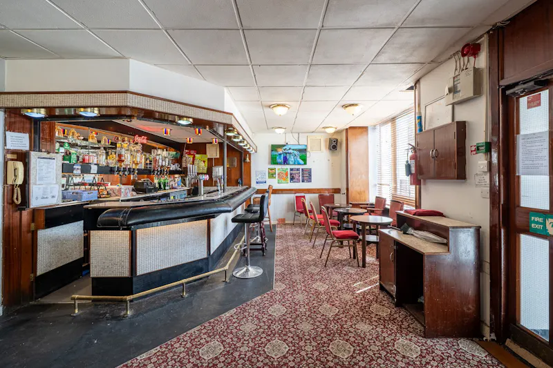 Bar at Working Mens Club Harringay, B2171 (photo 2)