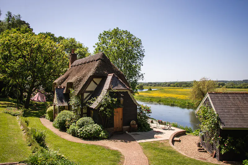 Whimsical Chocolate Box Cottage, C967 (photo 1)