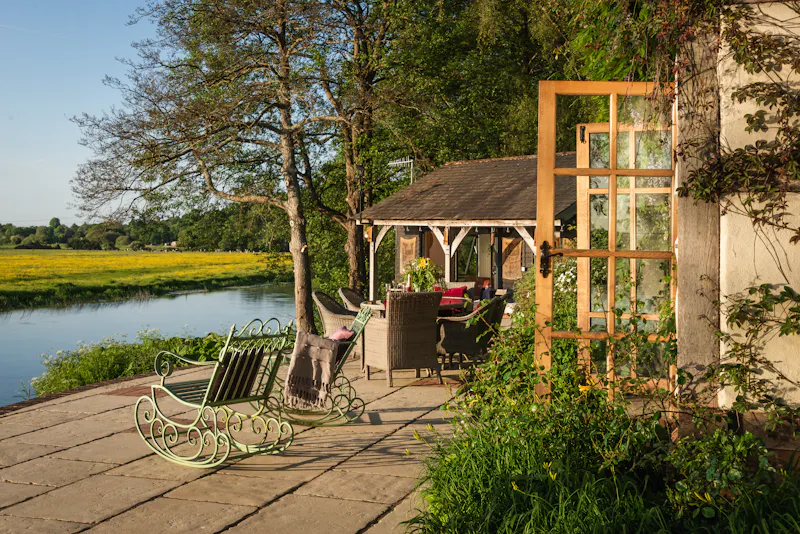 Whimsical Chocolate Box Cottage, C967 (photo 22)