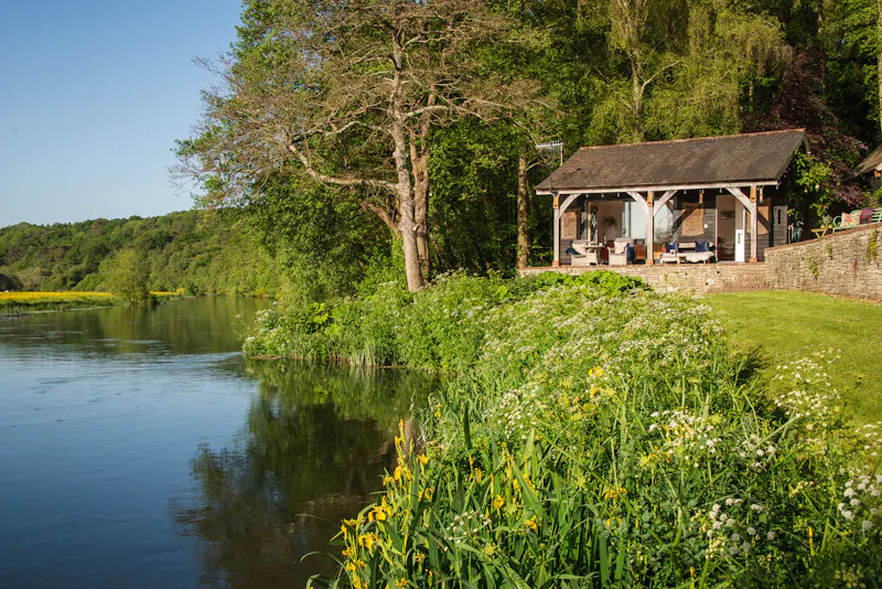 Whimsical Chocolate Box Cottage, C967 (photo 24)