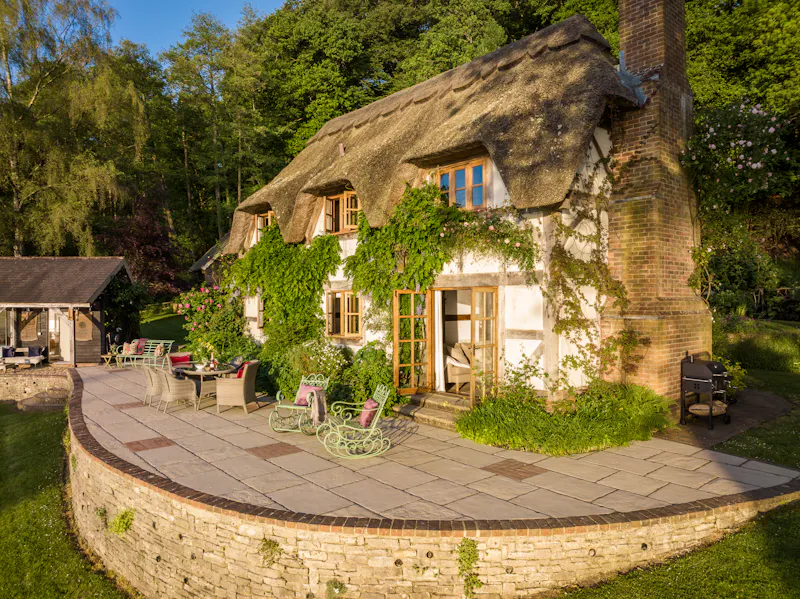 Whimsical Chocolate Box Cottage, C967 (photo 26)