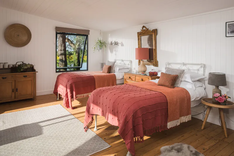 Whimsical Chocolate Box Cottage, C967 (photo 20)