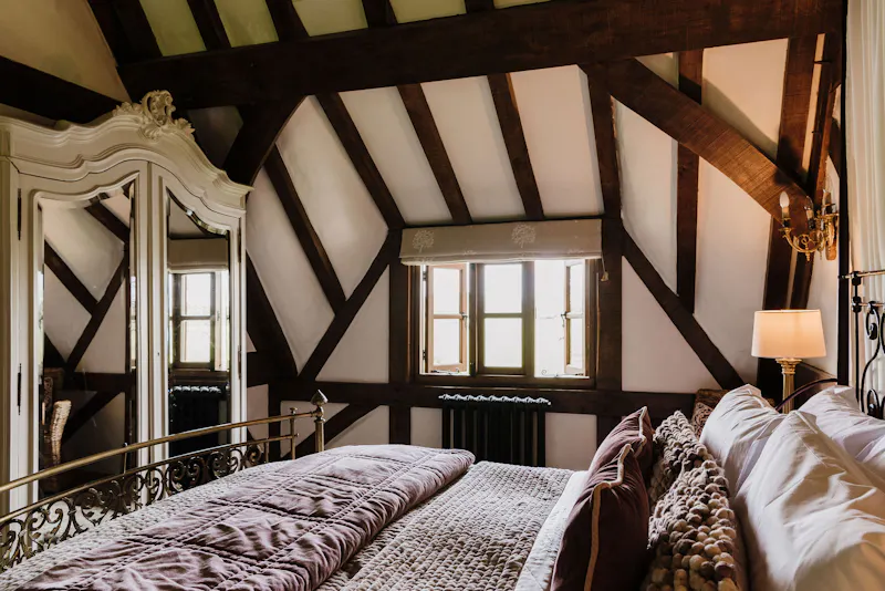 Whimsical Chocolate Box Cottage, C967 (photo 16)