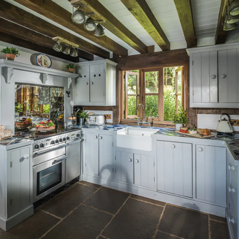 Whimsical Chocolate Box Cottage, C967 (photo 14)