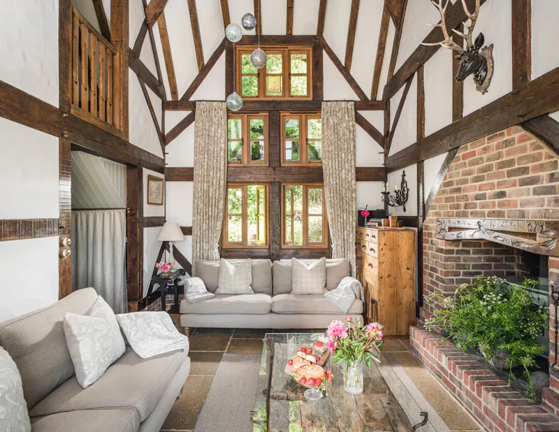 Whimsical Chocolate Box Cottage, C967 (photo 5)
