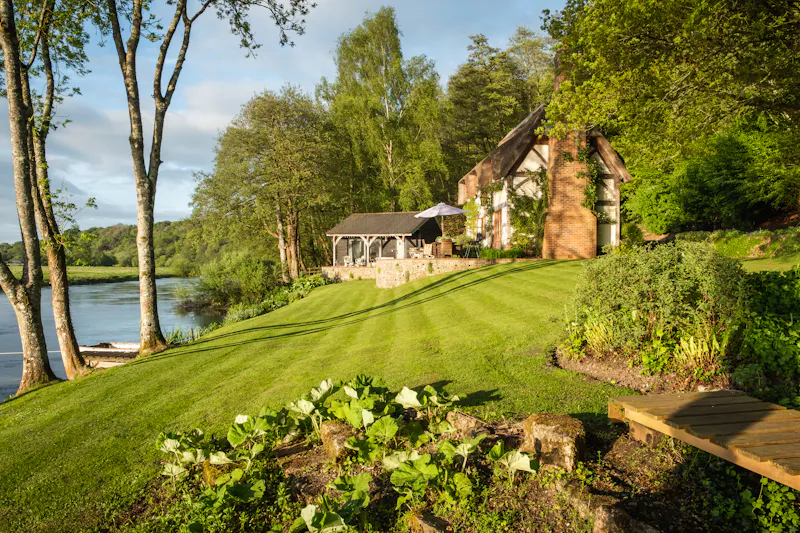 Garden at Whimsical Chocolate Box Cottage, C967 (photo 23)