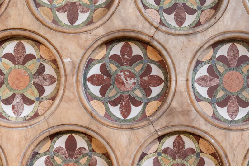 Striking Central London Church, CH132 (photo 32)