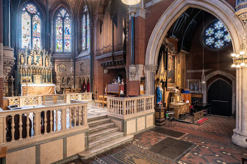 Striking Central London Church, CH132 (photo 17)
