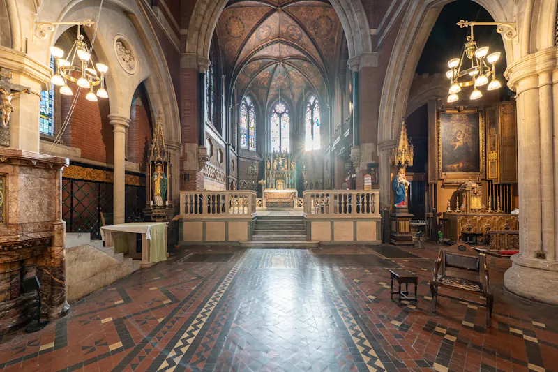 Striking Central London Church, CH132 (photo 7)