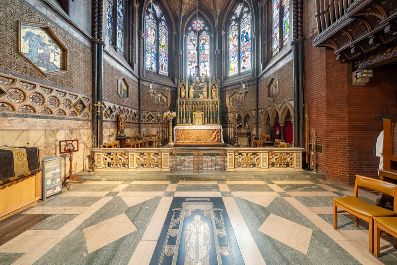 Striking Central London Church, CH132 (photo 9)
