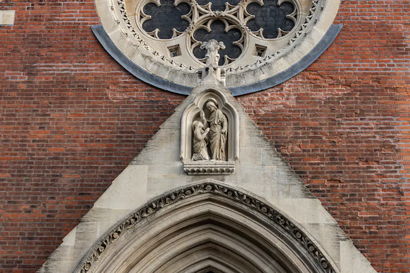 Striking Central London Church, CH132 (photo 60)