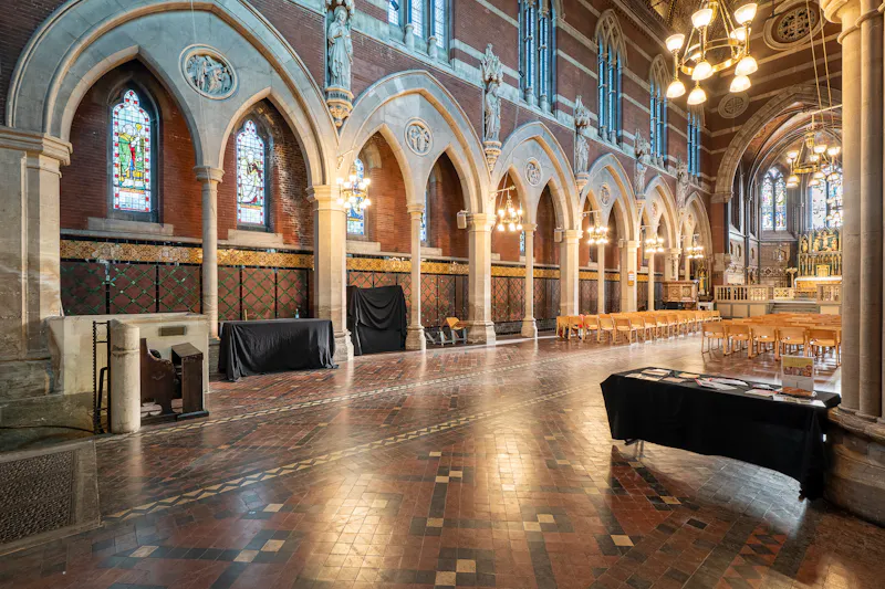 Striking Central London Church, CH132 (photo 5)