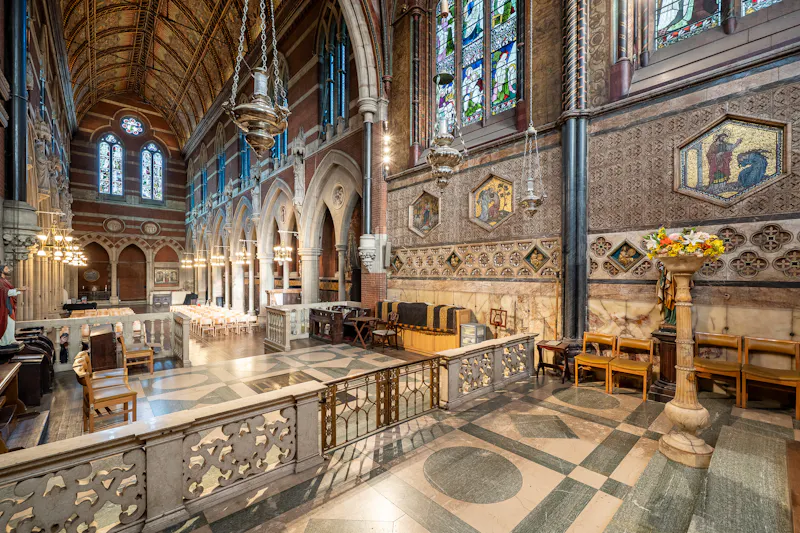 Striking Central London Church, CH132 (photo 13)