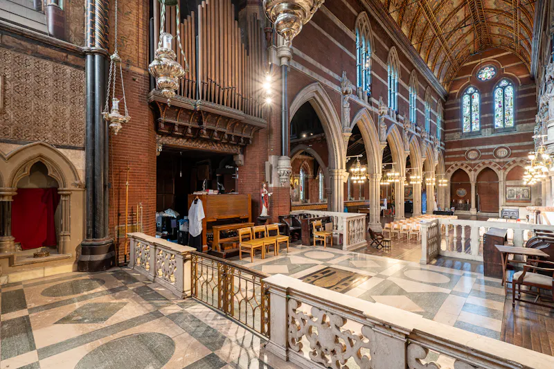Striking Central London Church, CH132 (photo 15)